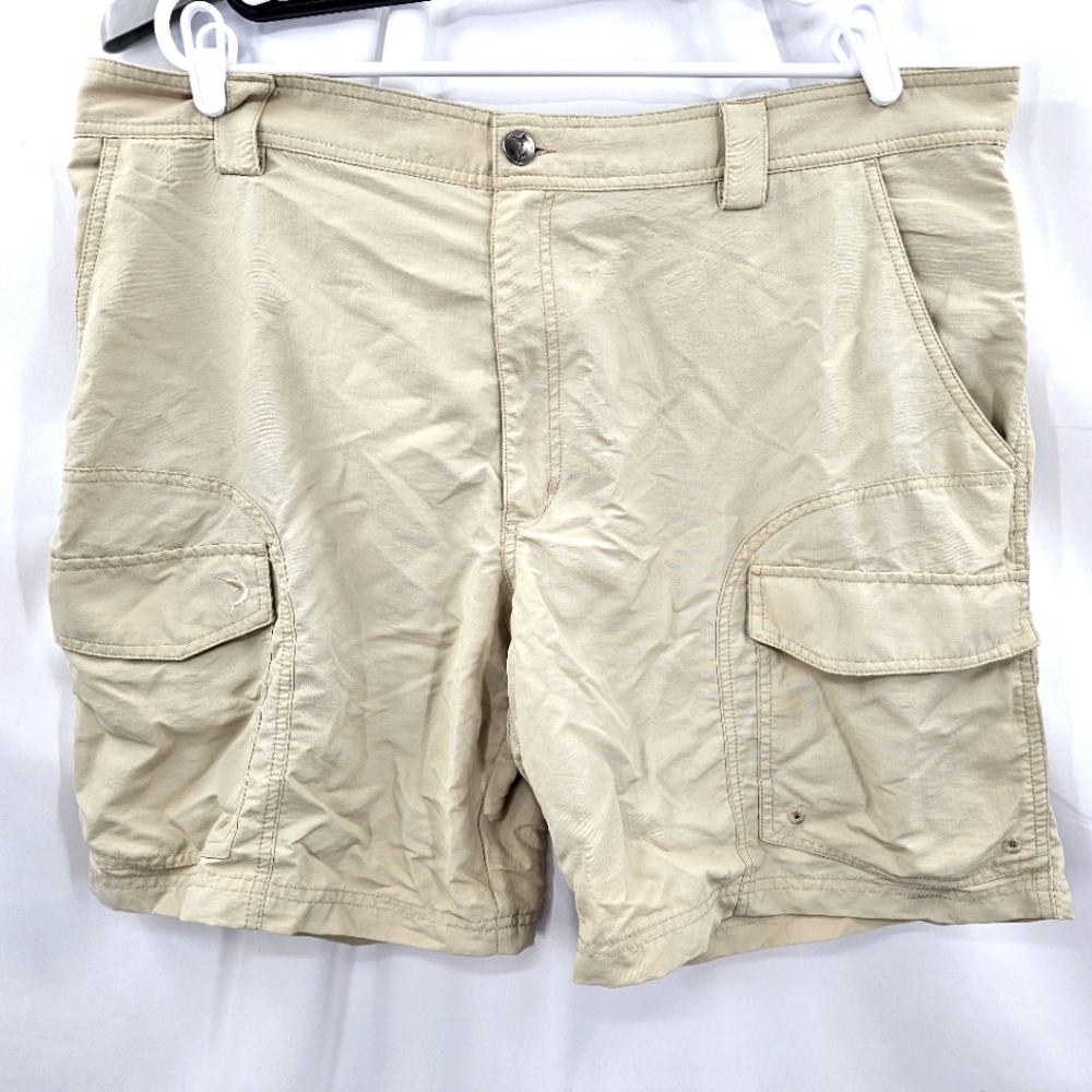 Reel Legends Cargo Shorts Men's Size 42 100% Nylon Tan‎ Beige Fishing Vented.